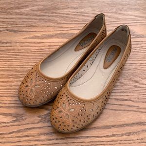 🦋 Axxiom Brown Kourtney Ballet Flats with laser cut butterfly design 🦋